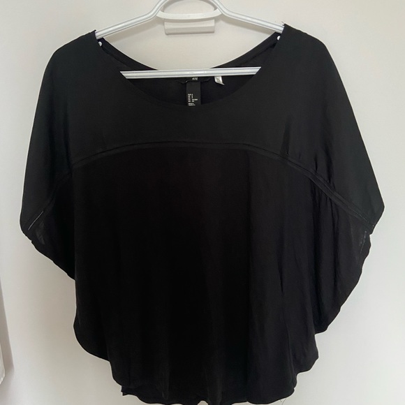 H&M flowy top😊 - Picture 2 of 4